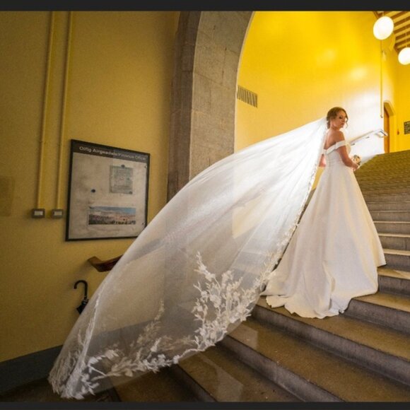 Cathedral Floral Lace Wedding Veil with Comb - Picture 1 of 9